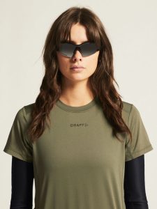 1914798-664000_ADV20Essence20SS20Tee20220W_closeup5