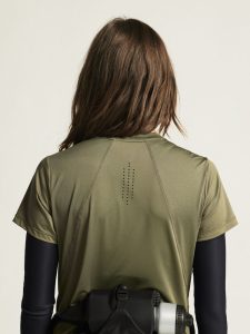 1914798-664000_ADV20Essence20SS20Tee20220W_closeup6