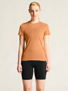 1914798-7540_ADV20Essence20SS20Tee20220W_closeup4