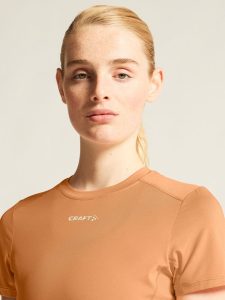 1914798-7540_ADV20Essence20SS20Tee20220W_closeup5