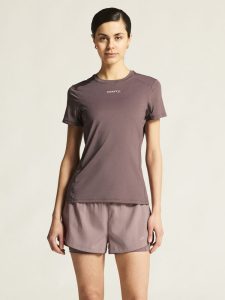 1914798-7880_ADV20Essence20SS20Tee20220W_closeup4