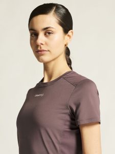 1914798-7880_ADV20Essence20SS20Tee20220W_closeup5