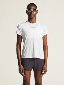 1914798-900000_ADV20Essence20SS20Tee20220W_closeup4