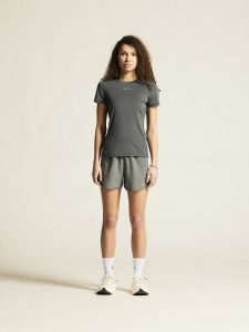 1914798-985000_ADV20Essence20SS20Tee20220W_closeup1