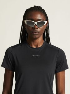 1914798-999000_ADV20Essence20SS20Tee20220W_closeup6