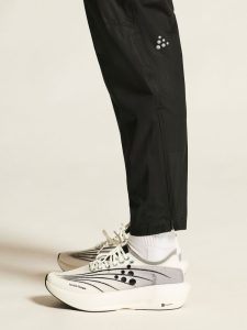 1915132-9999_PRO20Hydro20Lightweight20Pants20W_closeup6