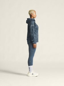1915135-385007_PRO20Hydro20Jacket20320W_closeup2