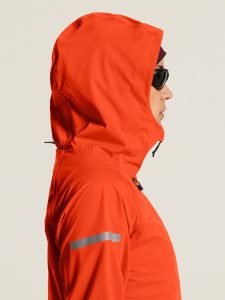 1915135-5770_PRO20Hydro20Jacket20320W_closeup10