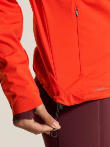 1915135-5770_PRO20Hydro20Jacket20320W_closeup12