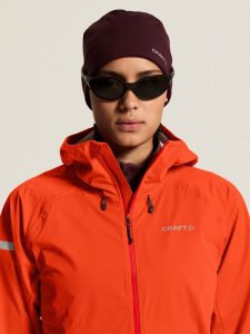 1915135-5770_PRO20Hydro20Jacket20320W_closeup5