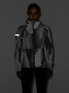 1915135-958G_PRO20Hydro20Jacket20320W_closeup12