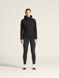 1915135-999000_PRO20Hydro20Jacket20320W_closeup1