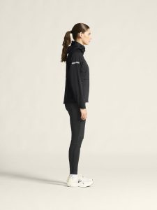 1915135-999000_PRO20Hydro20Jacket20320W_closeup2