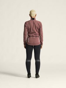 1915182-473000_Core20Bike20SubZ20Jacket20220W_closeup3