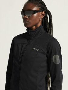 1915182-999000_Core20Bike20SubZ20Jacket20W_closeup4