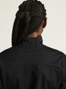 1915182-999000_Core20Bike20SubZ20Jacket20W_closeup5
