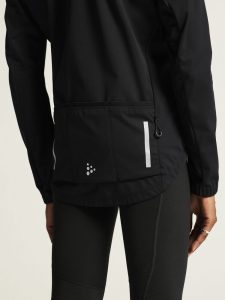 1915182-999000_Core20Bike20SubZ20Jacket20W_closeup6