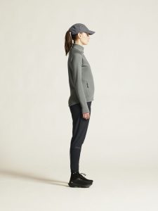 1915243-647000_ADV20Explore20Power20fleece20Jkt20W_closeup2