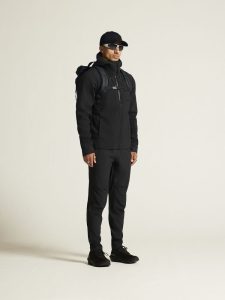 1915258-999000_ADV20Explore20Softshell20220Jkt20M_closeup2