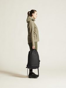 1915259-237000_ADV20Explore20Softshell20220Jkt20W_closeup2