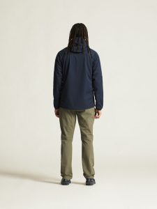 1915262-396000_CORE20Explore20Softshell20220Jkt20M_closeup3