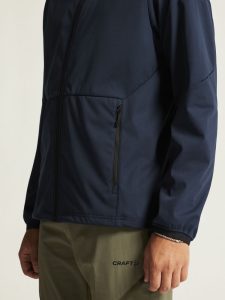 1915262-396000_CORE20Explore20Softshell20220Jkt20M_closeup6