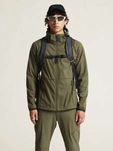 1915262-664000_CORE20Explore20Softshell20220Jkt20M_closeup4