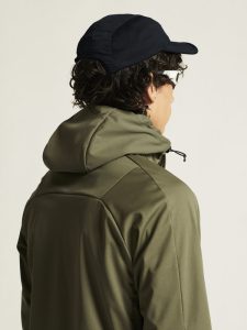 1915262-664000_CORE20Explore20Softshell20220Jkt20M_closeup7
