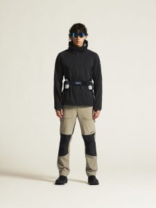 1915262-999000_CORE20Explore20Softshell20220Jkt20M_closeup1