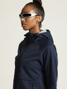 1915263-396000_CORE20Explore20Softshell20220Jkt20W_closeup5