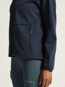 1915263-396000_CORE20Explore20Softshell20220Jkt20W_closeup6