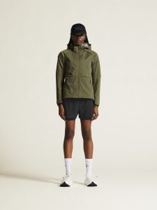 1915263-664000_CORE20Explore20Softshell20220Jkt20W_closeup1
