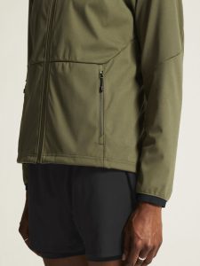 1915263-664000_CORE20Explore20Softshell20220Jkt20W_closeup6