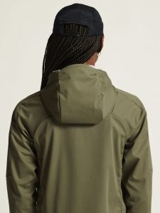 1915263-664000_CORE20Explore20Softshell20220Jkt20W_closeup7