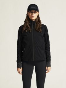 1915263-999000_CORE20Explore20Softshell20220Jkt20W_closeup4