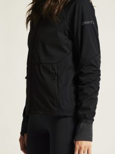1915263-999000_CORE20Explore20Softshell20220Jkt20W_closeup6