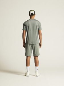 1915287-647000_Core20Essence20SS20Tee20220M_closeup4