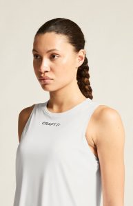 1915290-1000_Core20Essence20Singlet20220W_closeup5