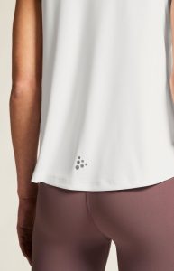 1915290-1000_Core20Essence20Singlet20220W_closeup7