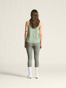 1915290-630000_Core20Essence20Singlet20220W_closeup3