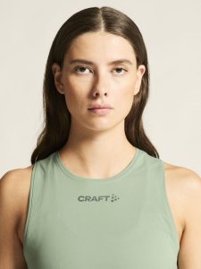 1915290-630000_Core20Essence20Singlet20220W_closeup5