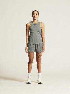 1915290-647000_Core20Essence20Singlet20220W_closeup1