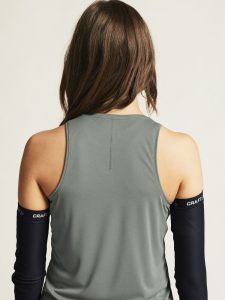 1915290-647000_Core20Essence20Singlet20220W_closeup13