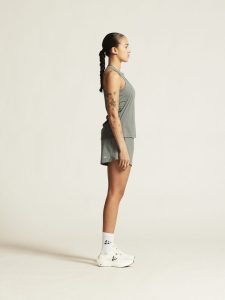 1915290-647000_Core20Essence20Singlet20220W_closeup2