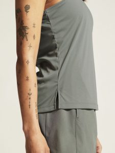 1915290-647000_Core20Essence20Singlet20220W_closeup6