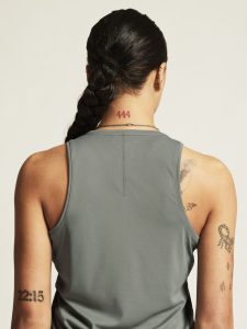 1915290-647000_Core20Essence20Singlet20220W_closeup7