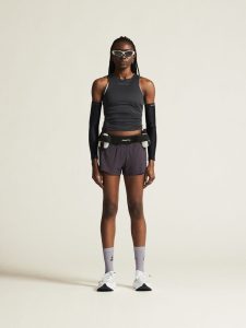 1915290-999000_Core20Essence20Singlet20220W_closeup1