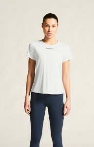 1915291-1000_Core20Essence20SS20Tee20220W_closeup4