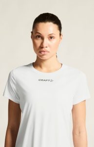 1915291-1000_Core20Essence20SS20Tee20220W_closeup5