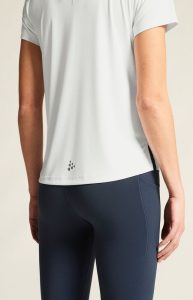 1915291-1000_Core20Essence20SS20Tee20220W_closeup6